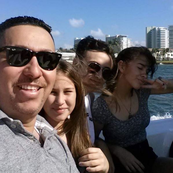 Enya Umanzor with her dad and siblings