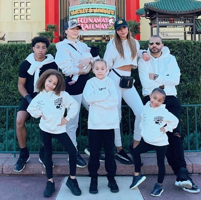 Gia Casey with her whole family