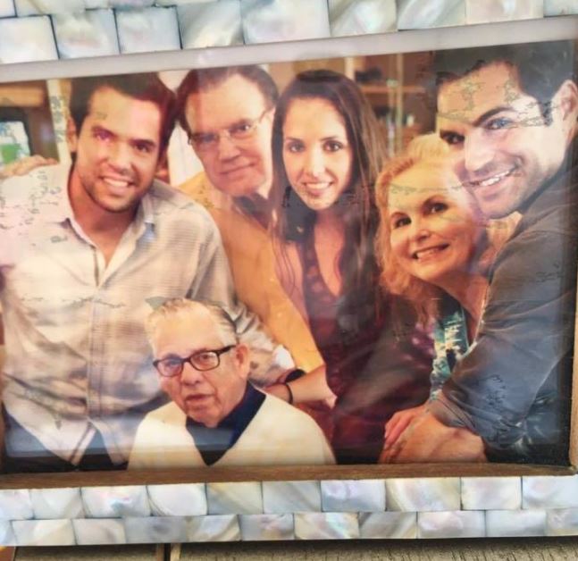 Jordi Vilasuso with his father mother brother and sister