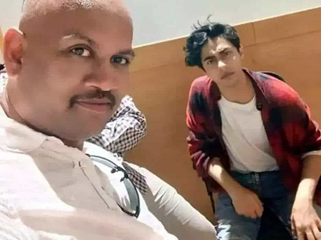 K P gosavi with Aryan Khan