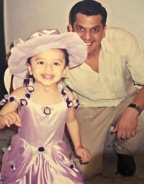 Kashika Kapoor old image with her dad