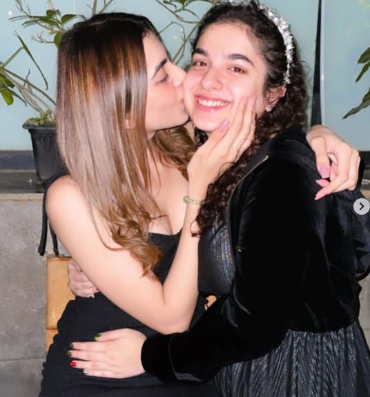 Kashika Kapoor with her sister