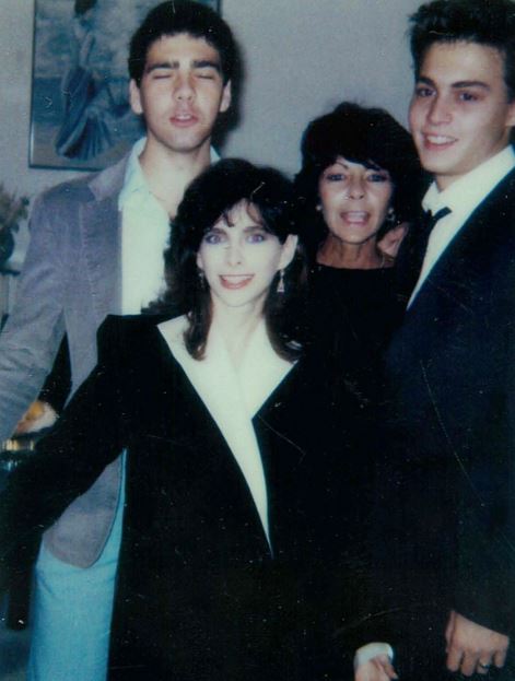 Lori and Johnny Depp with their friends