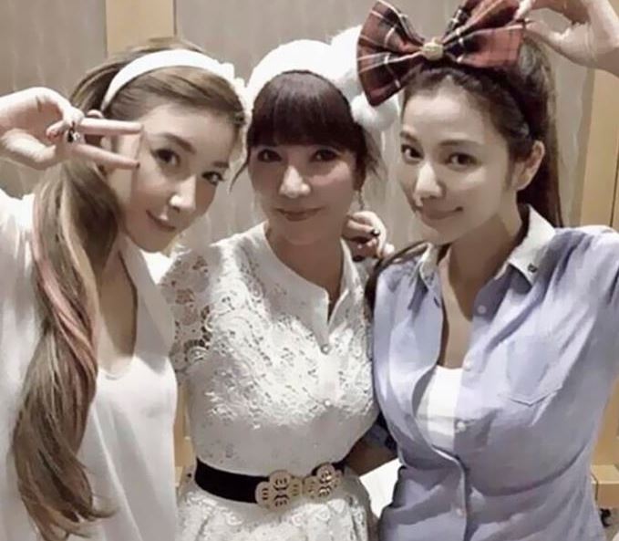 Lure Hsu with her mother