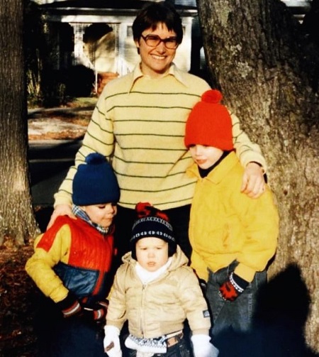 Mary Katharine Ham with her two brother and mother