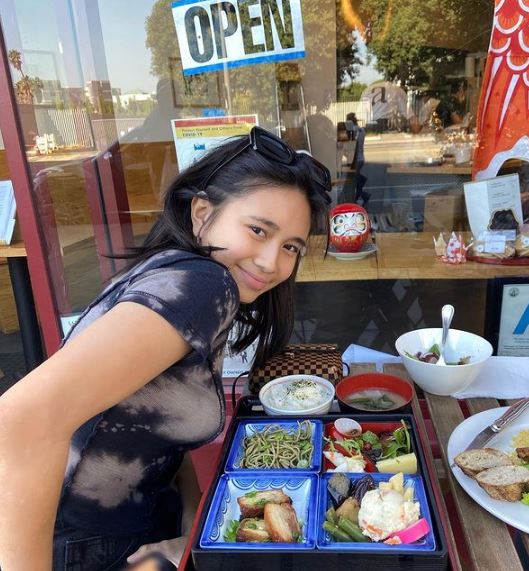 Niki Zefanya is a foodie