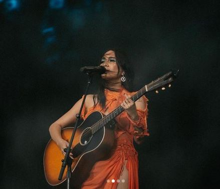 Niki Zefanya is a singer