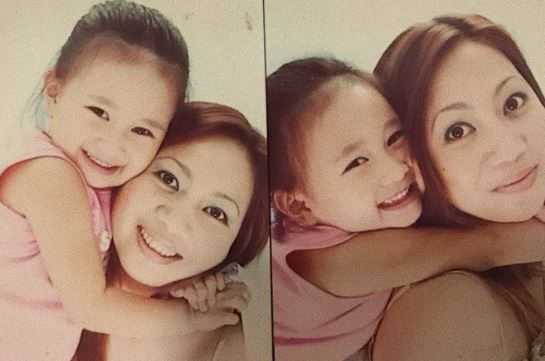 Niki Zefanya old image with her mom