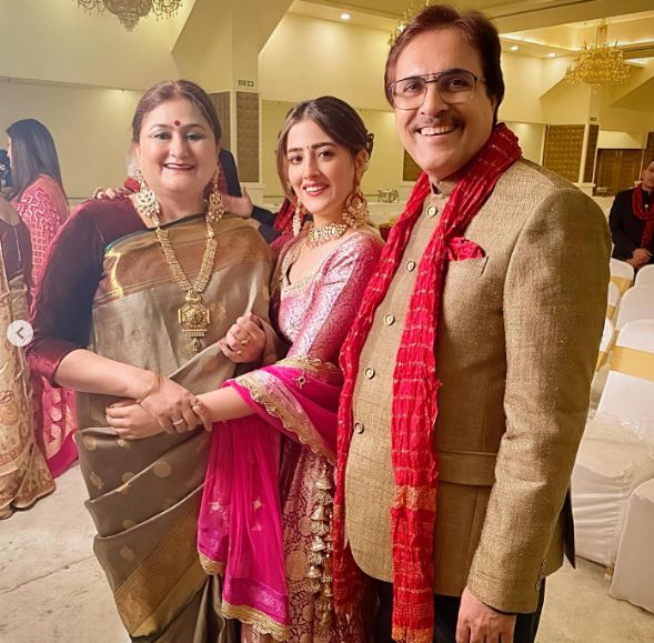 Nupur Sanon with her father and mother