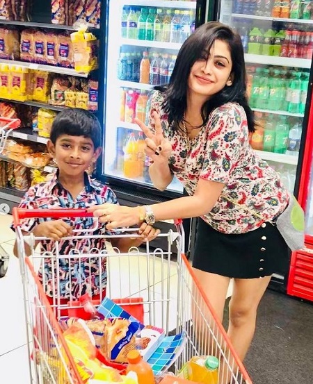 Piumi Hansamali with her son