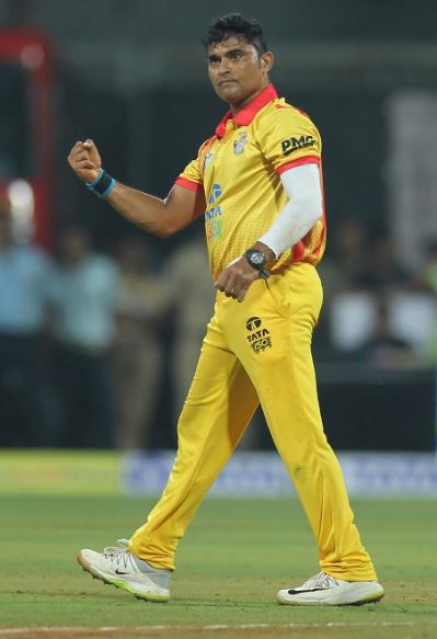 Pravin Tambe height