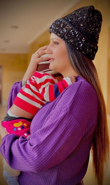 Sapna Choudhary with her son