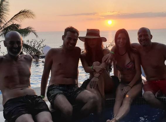 Shima Kaes with her friends