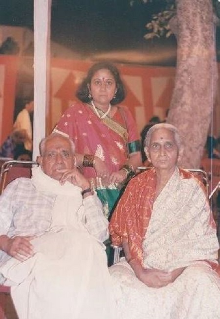 Shiv Subramaniam parents and sister