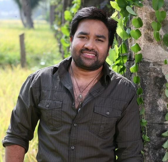 The lead role of Chinnarasu is acted by Shiva