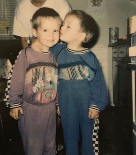Tom Kaulitz old image with his brother