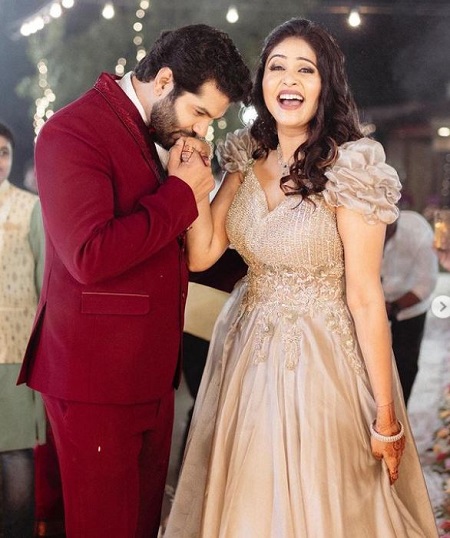 Akshaya Deodhar Spouse, Boyfriend Name & Relationships
