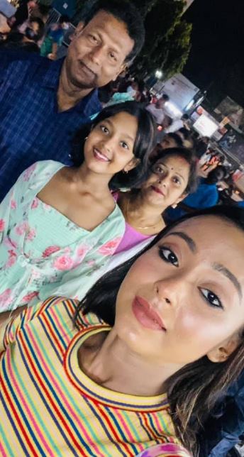 Bidisha De Majumdar with her father mother and sister