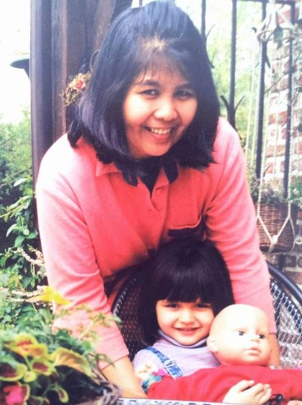 Childhood photo of Amelinckx with her mother