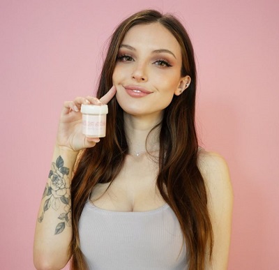 Dainty Wilder promoting her products