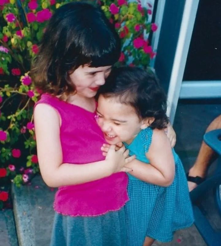 Emma Pasarow is very close to her sister Anabel Pasarow