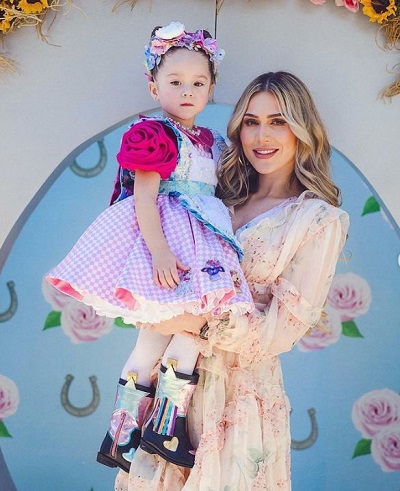 Fernanda Gomez with her daughter María Fernanda Álvarez