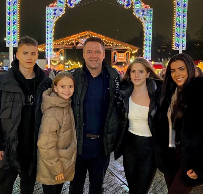 Gemma with her dad and siblings