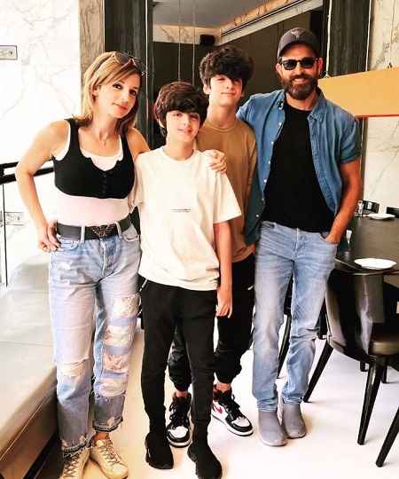Hrehaan Roshan Family (Nationality & Caste)