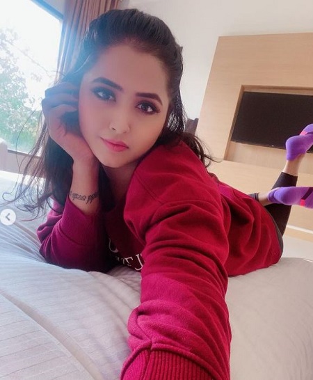 Kajal Raghwani Income Source & Salary (Net Worth)