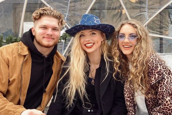 Melissa Hutchinson son and daughters