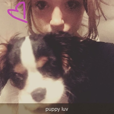 Natalia Dyer with her pet