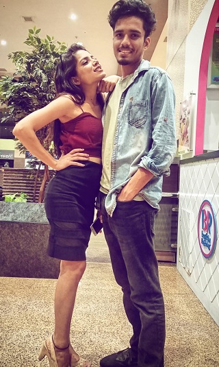 Palak Singh Father, Mother's Name, Siblings & More (Alt balaji)
