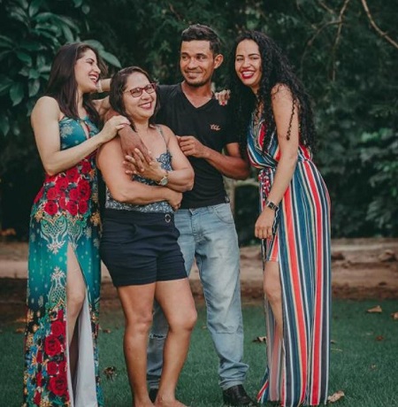 Polyana Viana with her mother and siblings