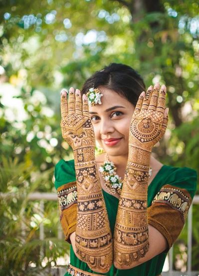 Shivani Rangole during Henna ceremony