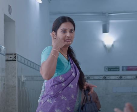 The female main character is played by Lakshmi Priyaa Chandramouli