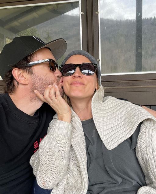 Tom Pelphrey and Kaley Cuoco