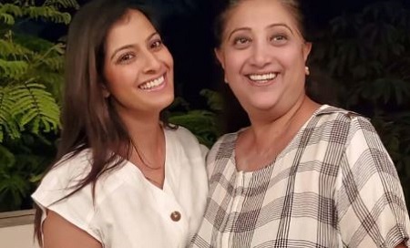 Varalaxmi Sarathkumar with her mother