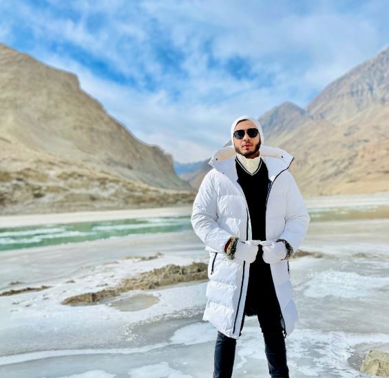 Vikas Parashar is a traveler