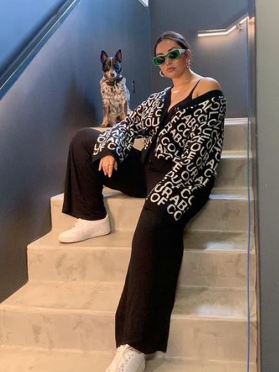 Yumi Nu has a pet dog
