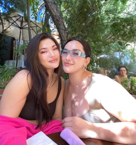 Yumi Nu with her sister