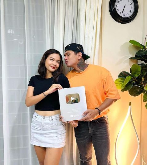 Zeus Collins got Silver YouTube button
