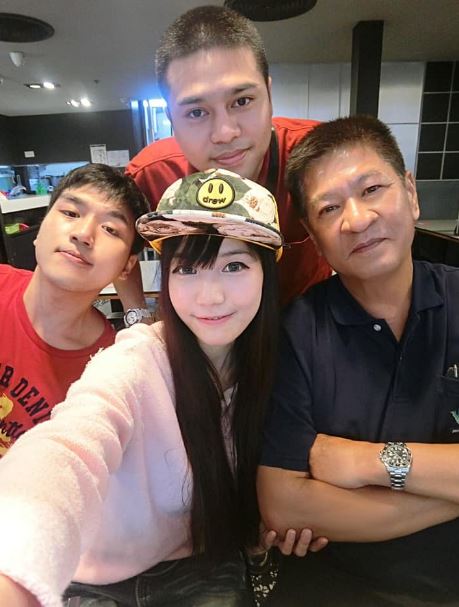 Arisara with her dad Sarawut Kapdecho and brother Weerakorn So Karbdecho