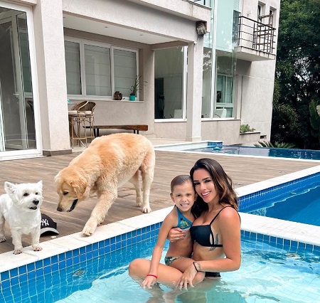 Bruna Biancardi with her daughter Dinda