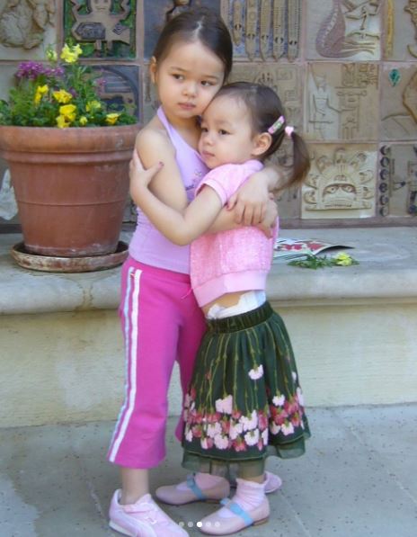 Childhood photo of Grace with her sister Chloe Murdoch