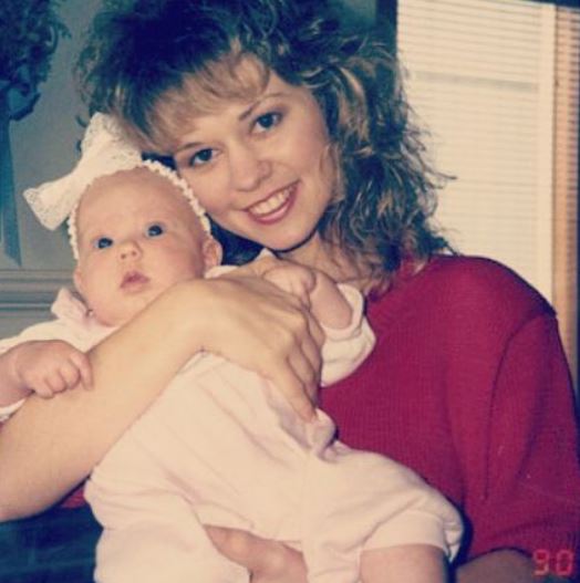 Childhood photo of Lauren with her mom Kristin