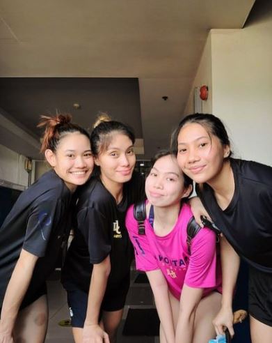 Ivy Lacsina and her friends