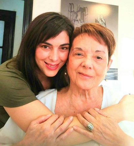 Julieta Vallina picture with her mother