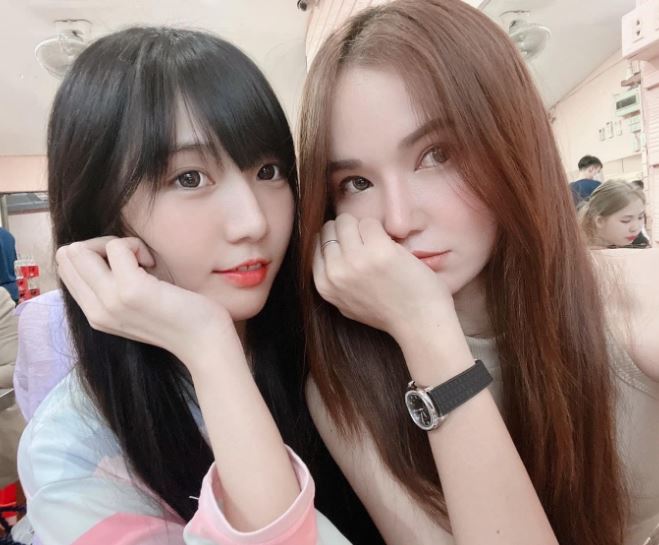Karbdecho with her bestie