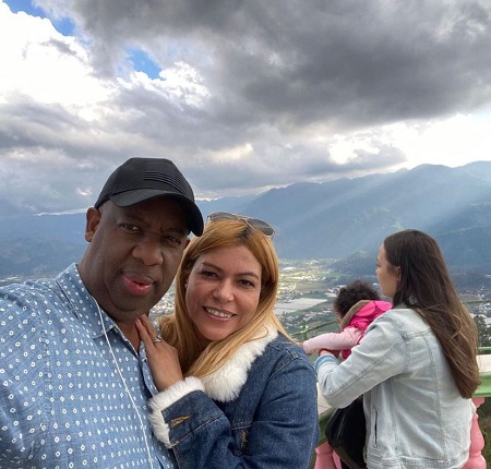 Memin El Sucesor with his wife