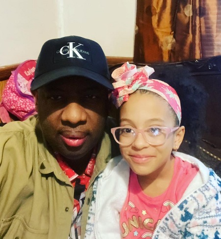Memin El Sucesorwith hsi younger daughter